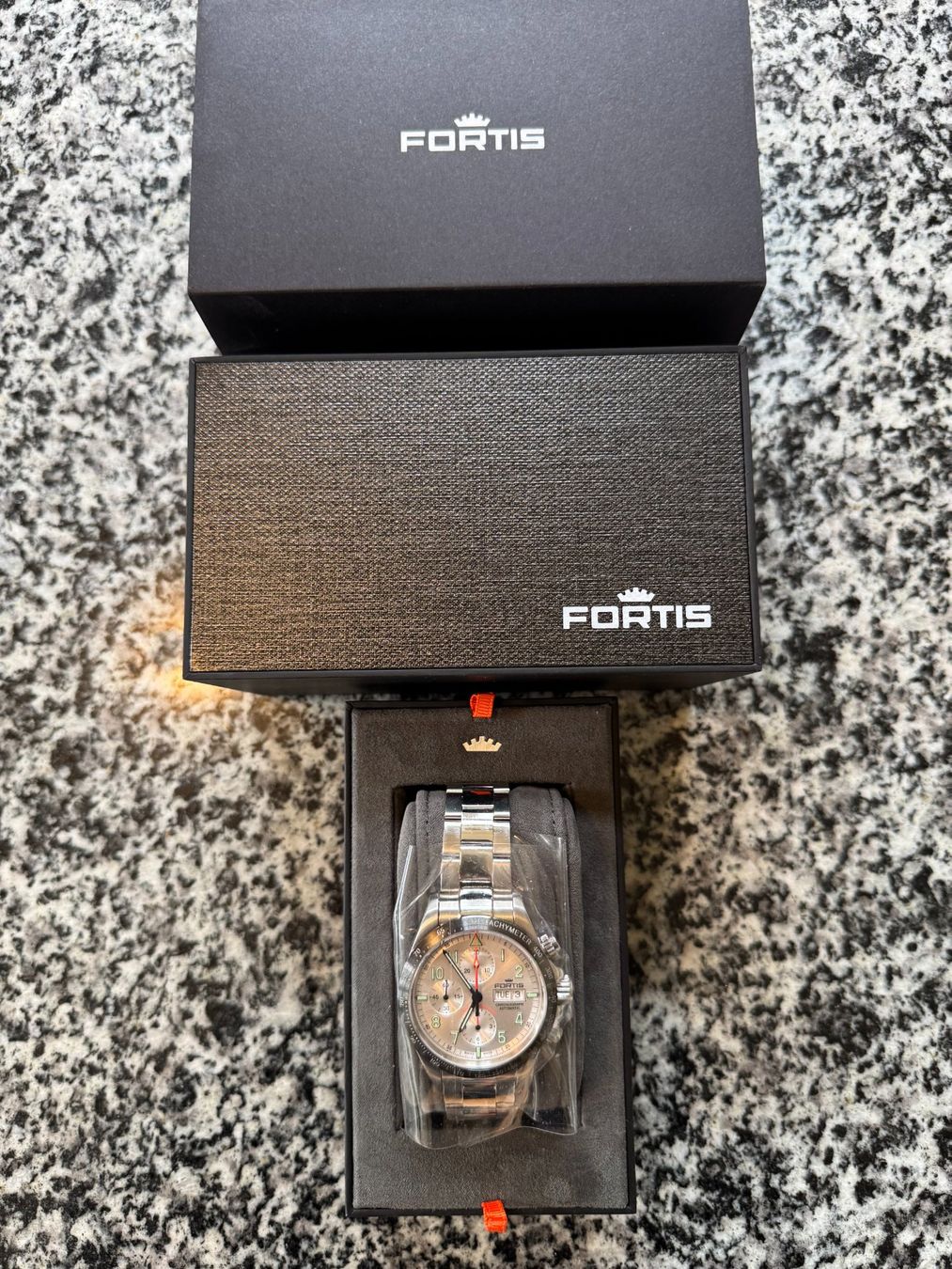Fortis Orologi: Neue Fortis Classic Cosmonauts Ceramic Chronograph – Nuovo e nell'imballaggio originale da Zürich venduto da Brandswatch 3