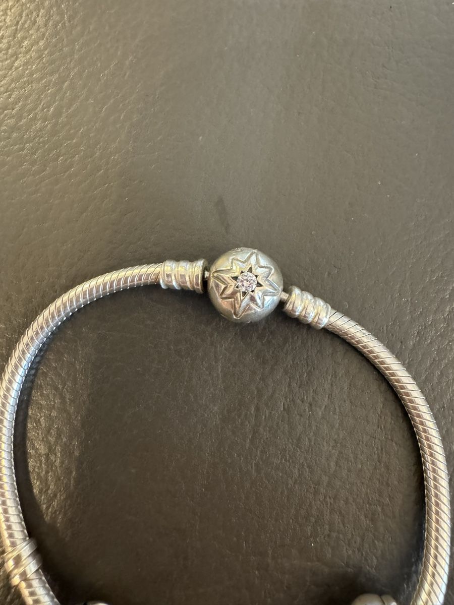 Pandora Bracelets: Pandora bracelet with charms  – D'occasion à Cormondreche par lisa_ml 4