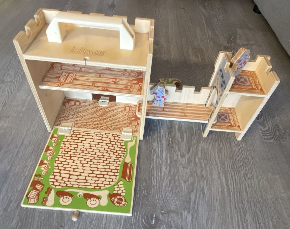 Jouets: Boxset Castle INT4FILIA – D'occasion à Jegenstorf par Bahnhofshallenkiosk 8