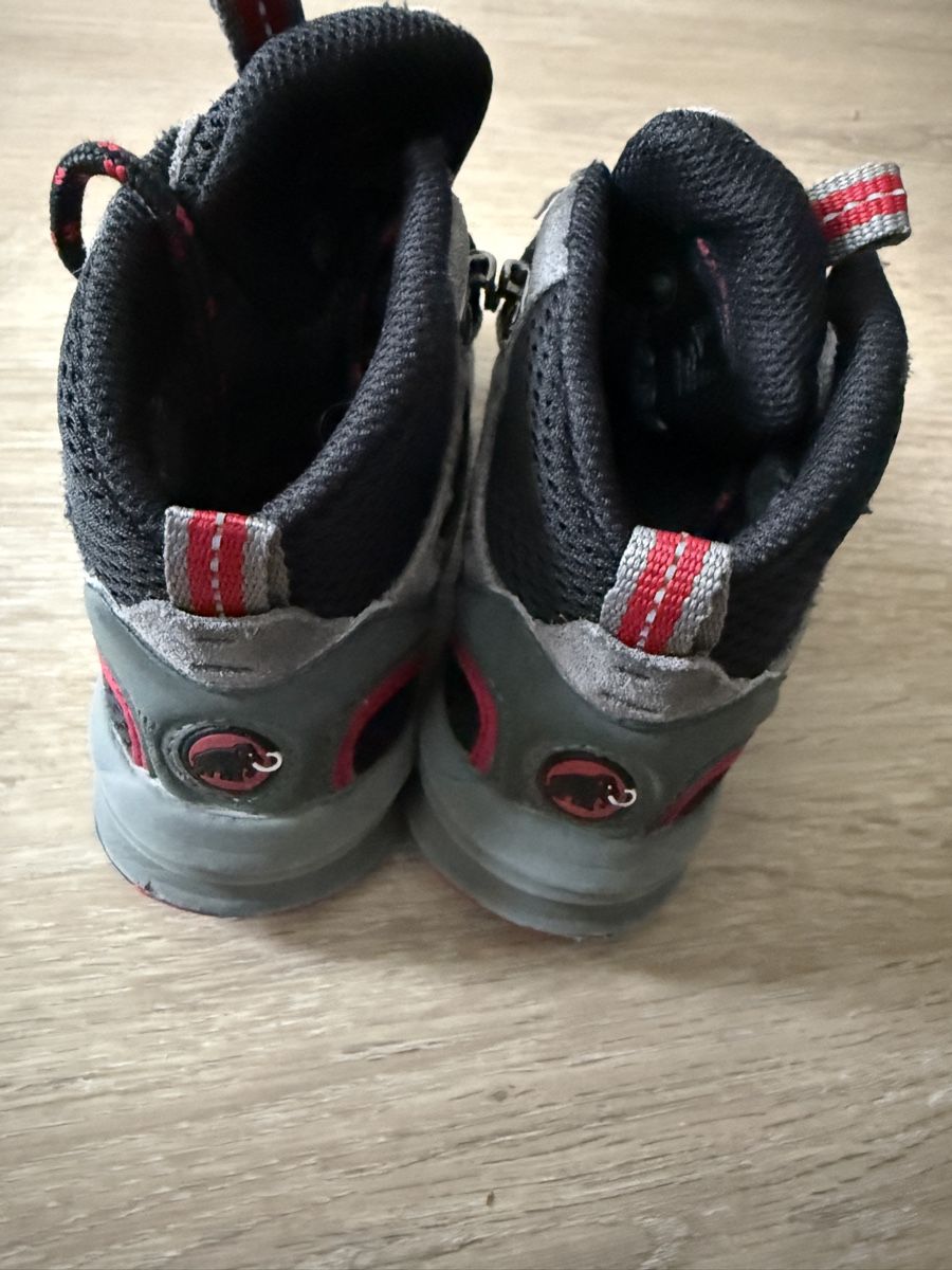 Mammut Scarpe da uomo: Wanderschuhe Mamut, Goretex, Gr. 27 – Usato da Dübendorf venduto da Ilsaporedelviaggio 3