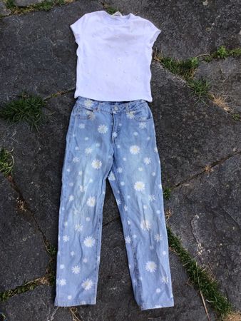 T-Shirt und Jeans Blumenmuster Set Grösse 134 