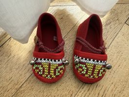 Nepalesische Baby-Schühchen mit Glöckchen – neu - Gr 18-19