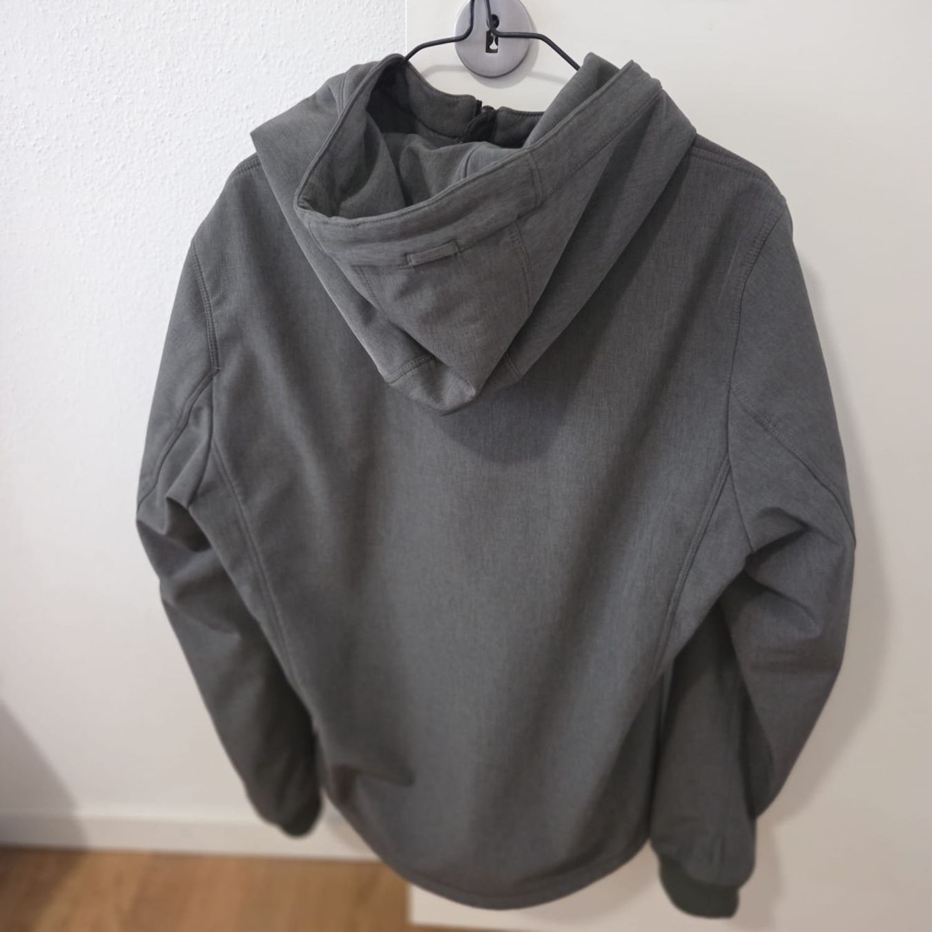 Giacche: Giacca softshell da uomo verdone- Perfetta per l'autunno! – Usato da Zürich venduto da and_6k66 2