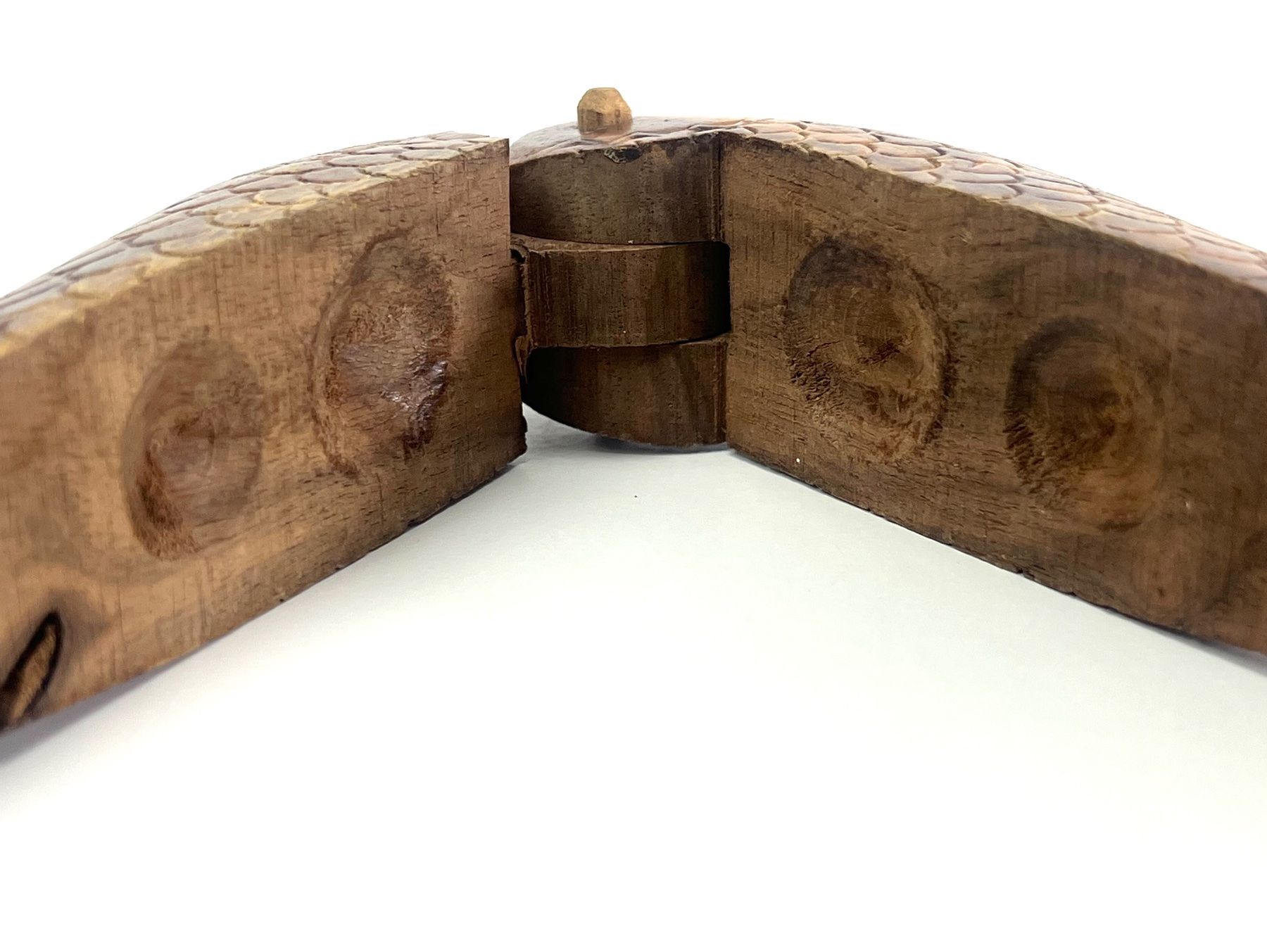 Küchengeräte: Holz Nussknacker Fisch geschnitzt – Gebraucht aus Zürich von Arche_Brockenhaus 6