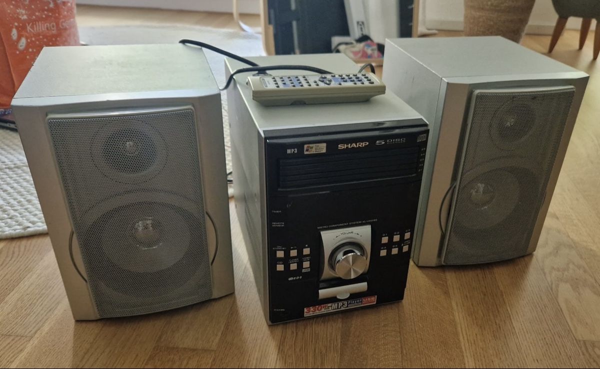 Sharp Systèmes audio & multimédias: SHARP Stereoanlage mit 5 CD-Fächern – D'occasion à Gerlikon par vedoma