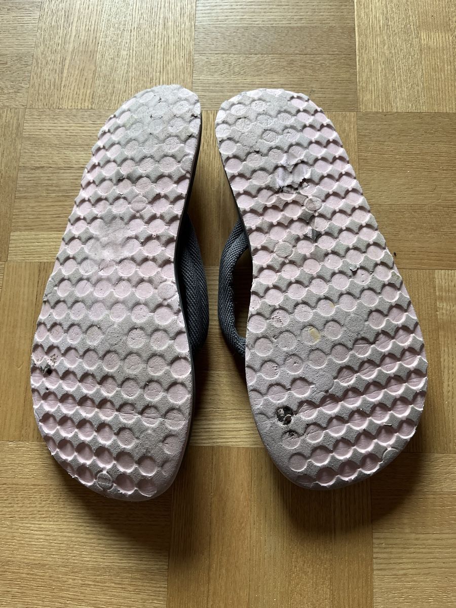 Puma Schuhe für Mädchen: Puma Flipflops ca. Grösse 36 – Gebraucht aus Unterlangenegg von Webvi 1