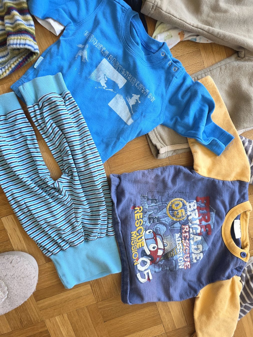 Lotti & Set di vestiti: baby jungen kleider set 74 – Usato da Schlieren venduto da pas_vy2f 2