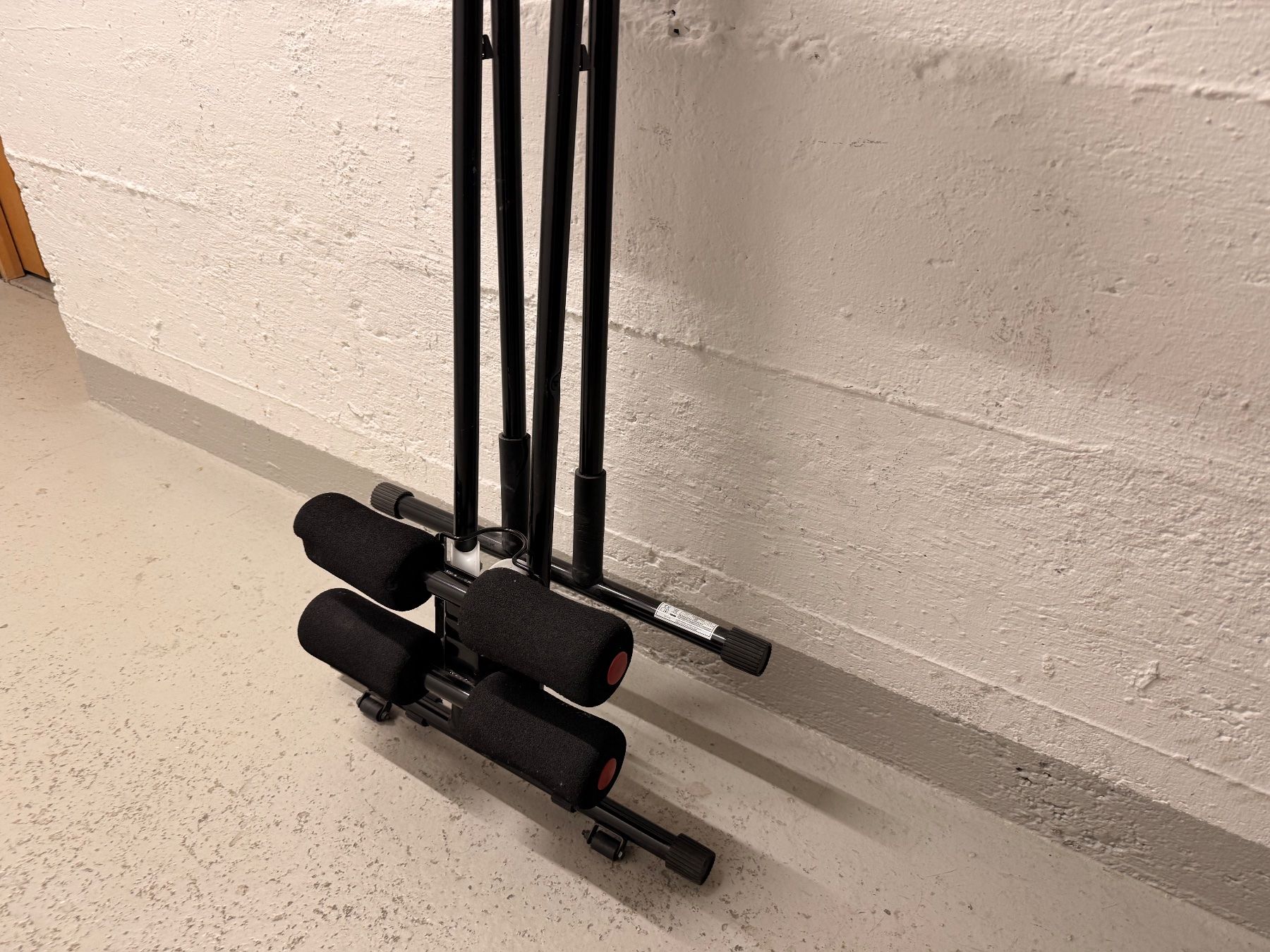 Hometrainer: Bauchtrainer 5 Mins Shaper Modell schwarz rot – Usato da Zürich venduto da celai. 8