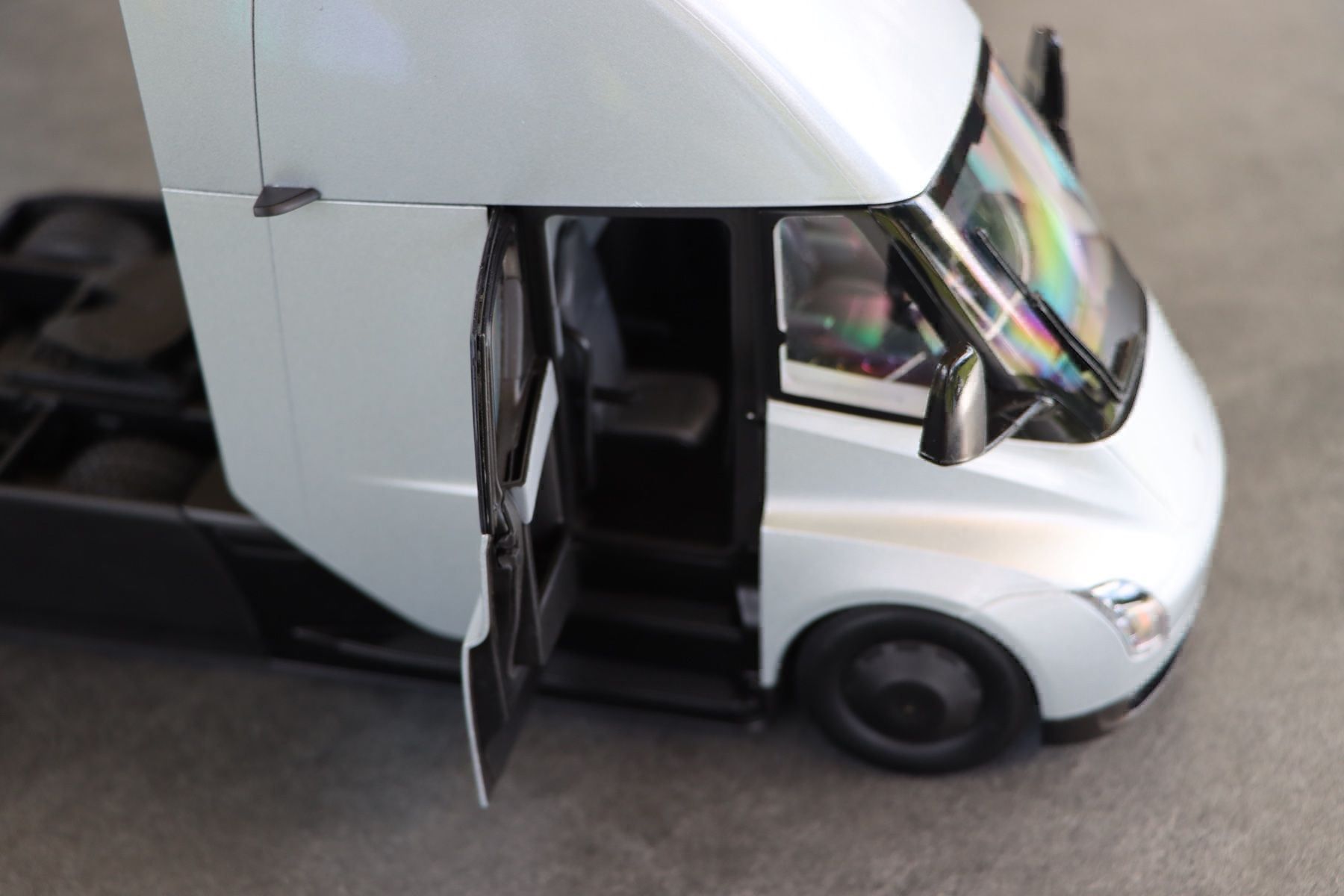 Tesla Modellini d'auto: Tesla Semi Truck Concept 1:24 – Nuovo e nell'imballaggio originale da Bühl b.Aarberg venduto da modelldiecast 7