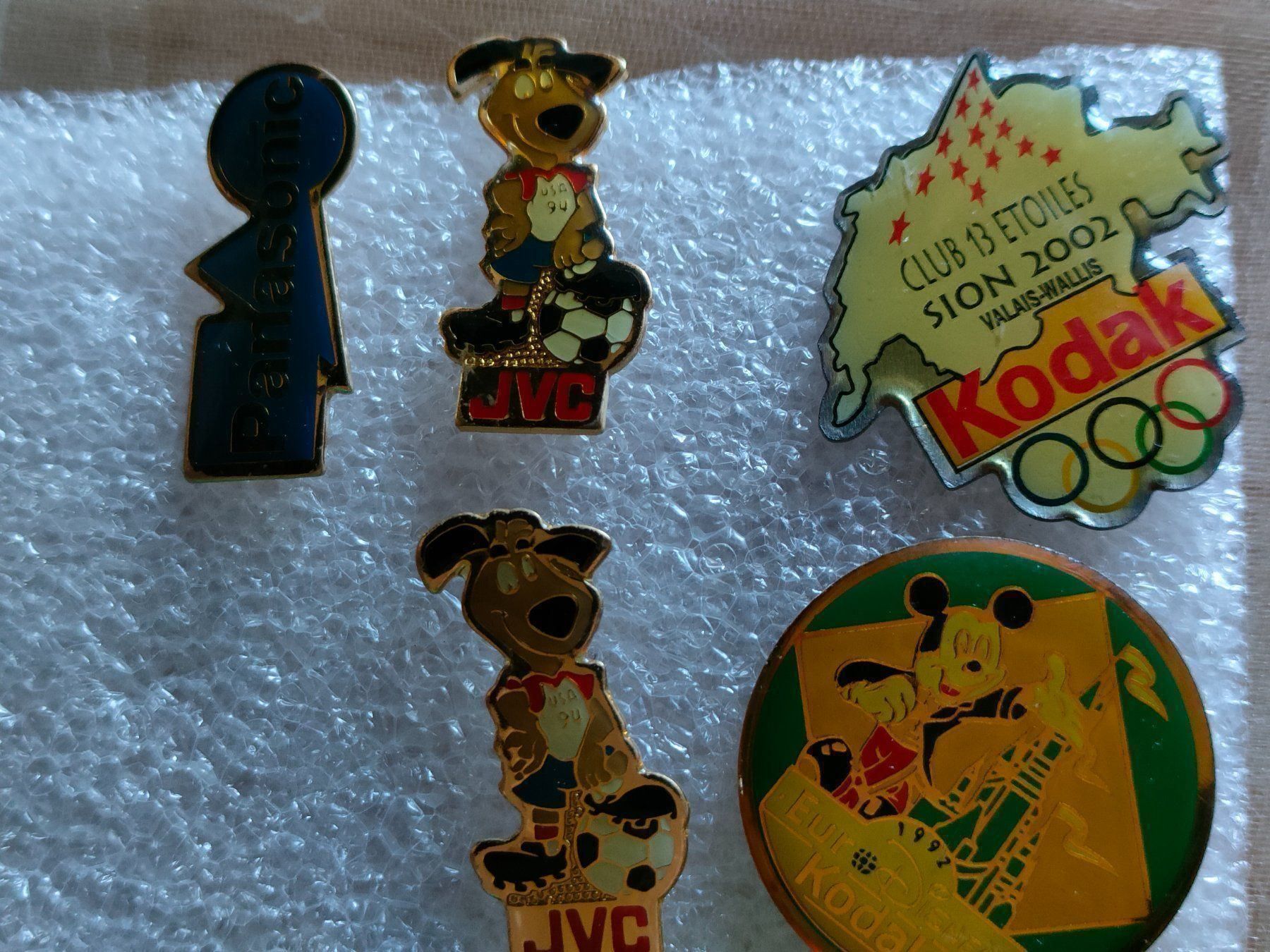 Kodak Placchette & Badge: Pins Kodak/ IVC/Panasonic – Usato da Brugg AG venduto da Mashaba 2