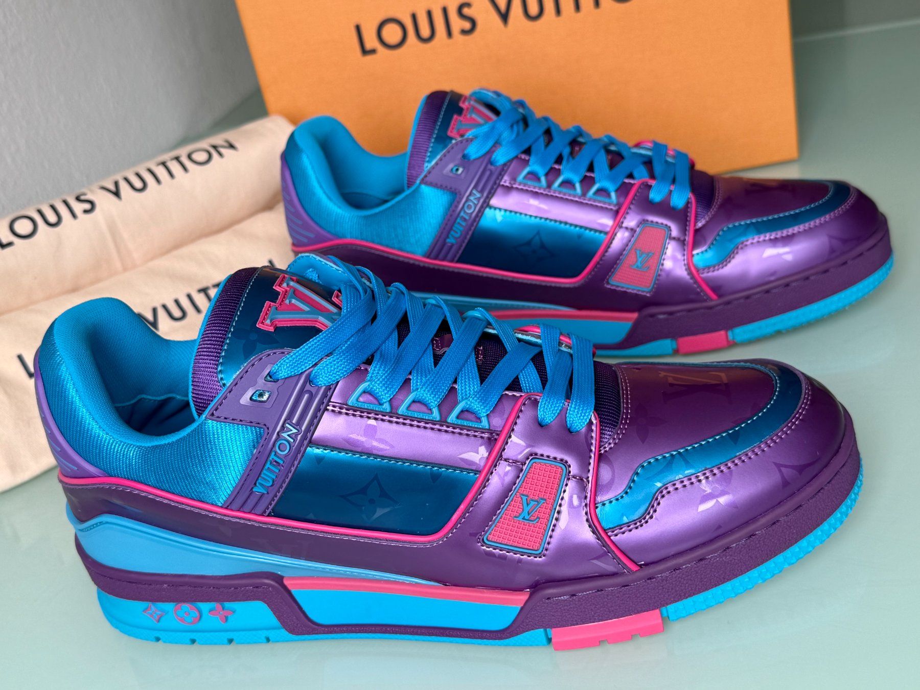 Louis Vuitton Scarpe da uomo: LOUIS VUITTON Lv Trainer Glänzendem Monogram Sneaker 44 NEUE – Nuovo (secondo la descrizione) da Kreuzlingen venduto da kruezbiz 2