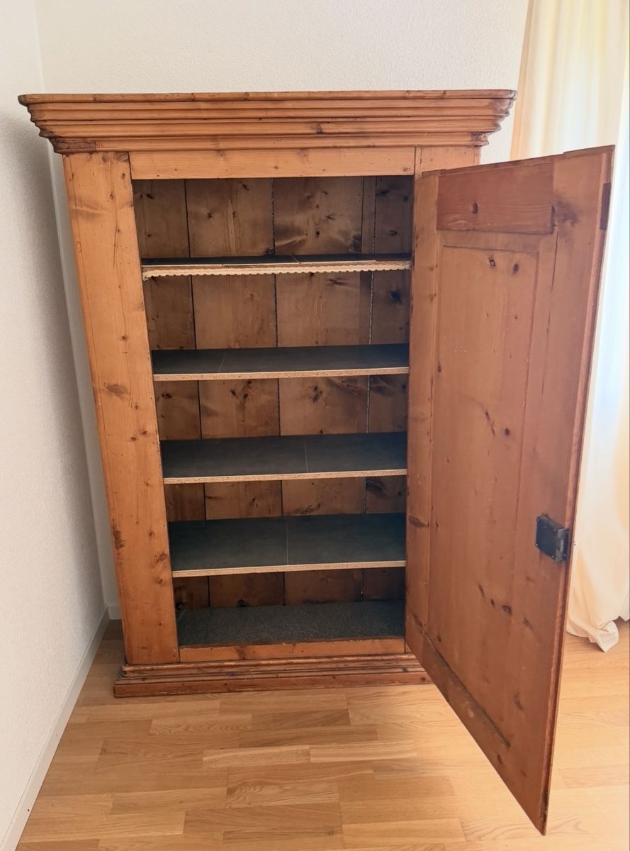 Armadi: Alter Bauernschrank – Usato da Rorschach venduto da nan_8rts 2