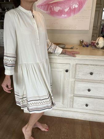 Elegantes Sommerkleid in Weiss mit Stickerei, Grösse M