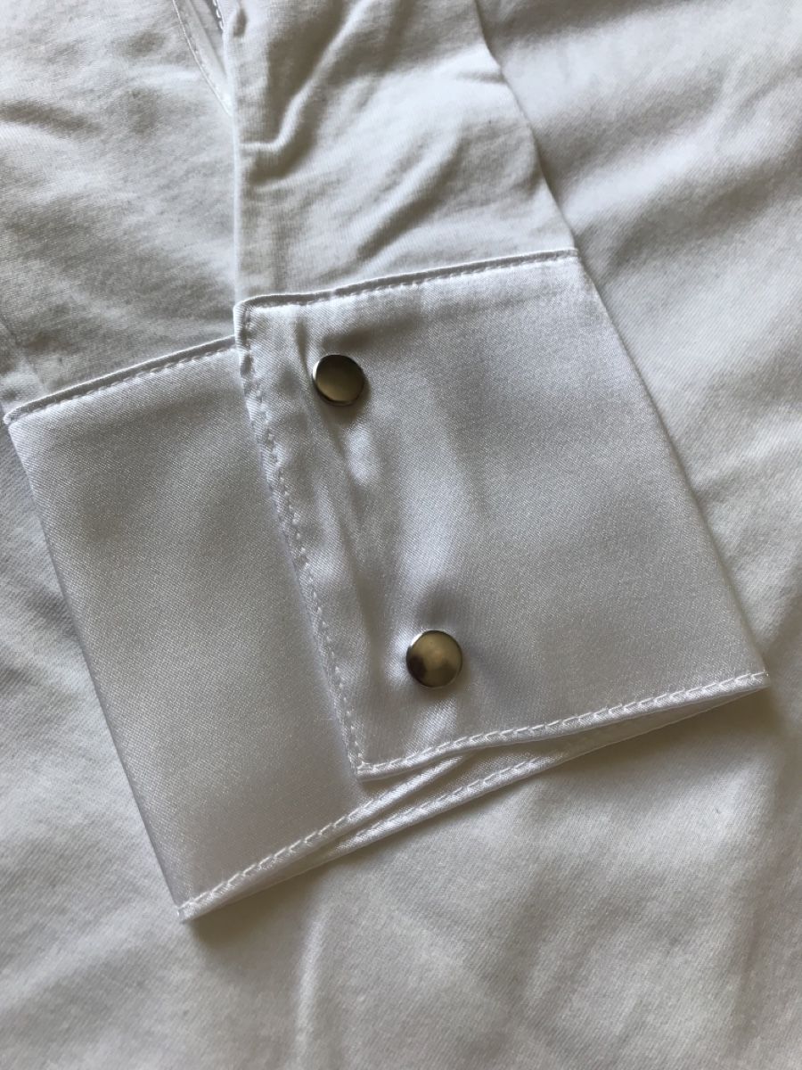 T-Shirts: Schnäppchen!! Elegantes weisses Blusenshirt mit Satin! – Neu (gemäss Beschreibung) aus wallisellen von  2