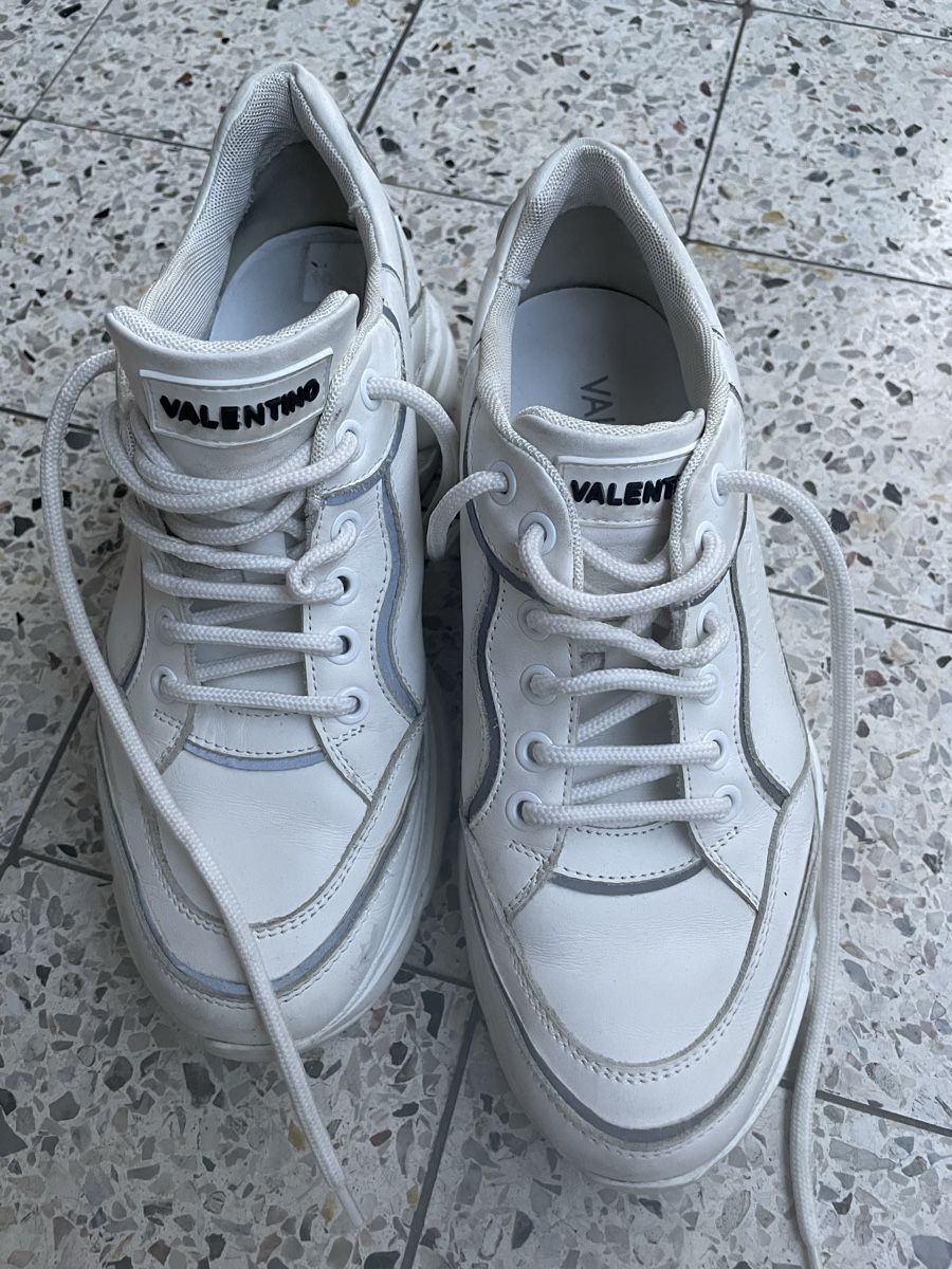 Valentino Scarpe da donna: Baskets Valentino blanches taille 38 bon état – Usato da Genève venduto da nidefa 1
