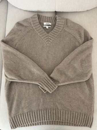 COS Kaschmir Pullover mit V-Ausschnitt, Grösse M, Beige