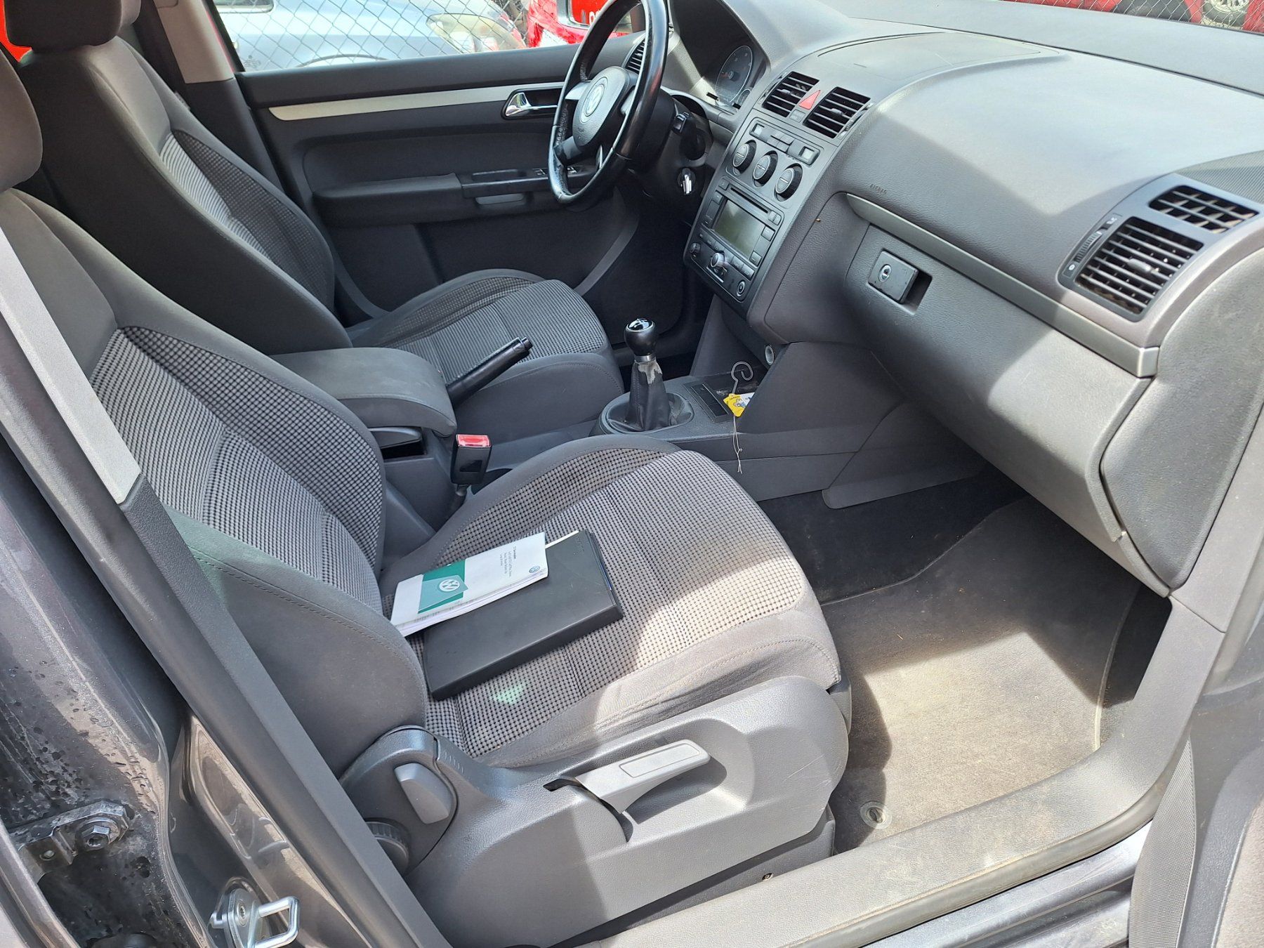 VW Automobili: VW Touran 2.0 TDI – Usato da Kloten venduto da Vgosy 6