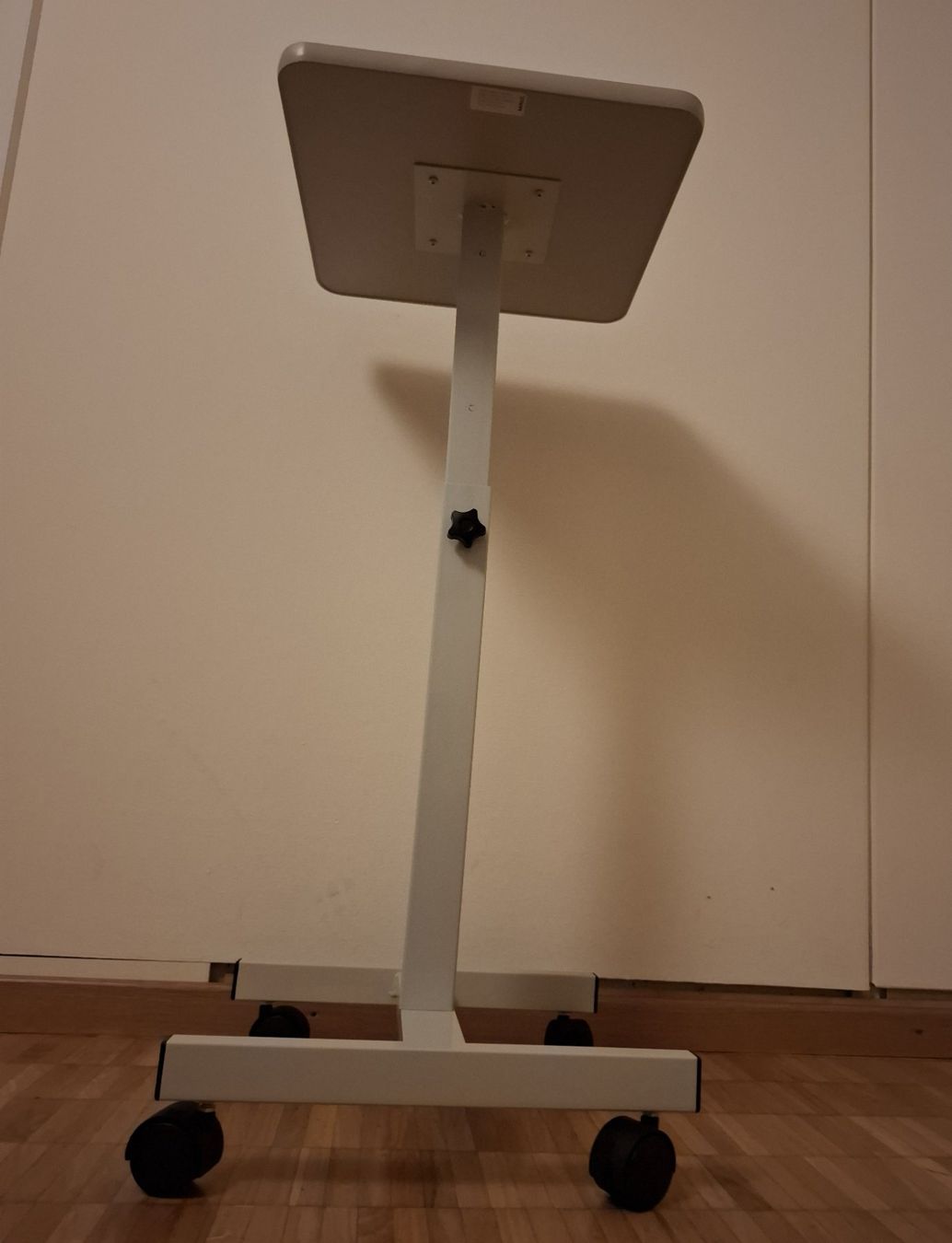 Tavoli: Beamer-Tisch / Büro-Beistelltisch – Usato da Bottmingen venduto da Tomena0214 4