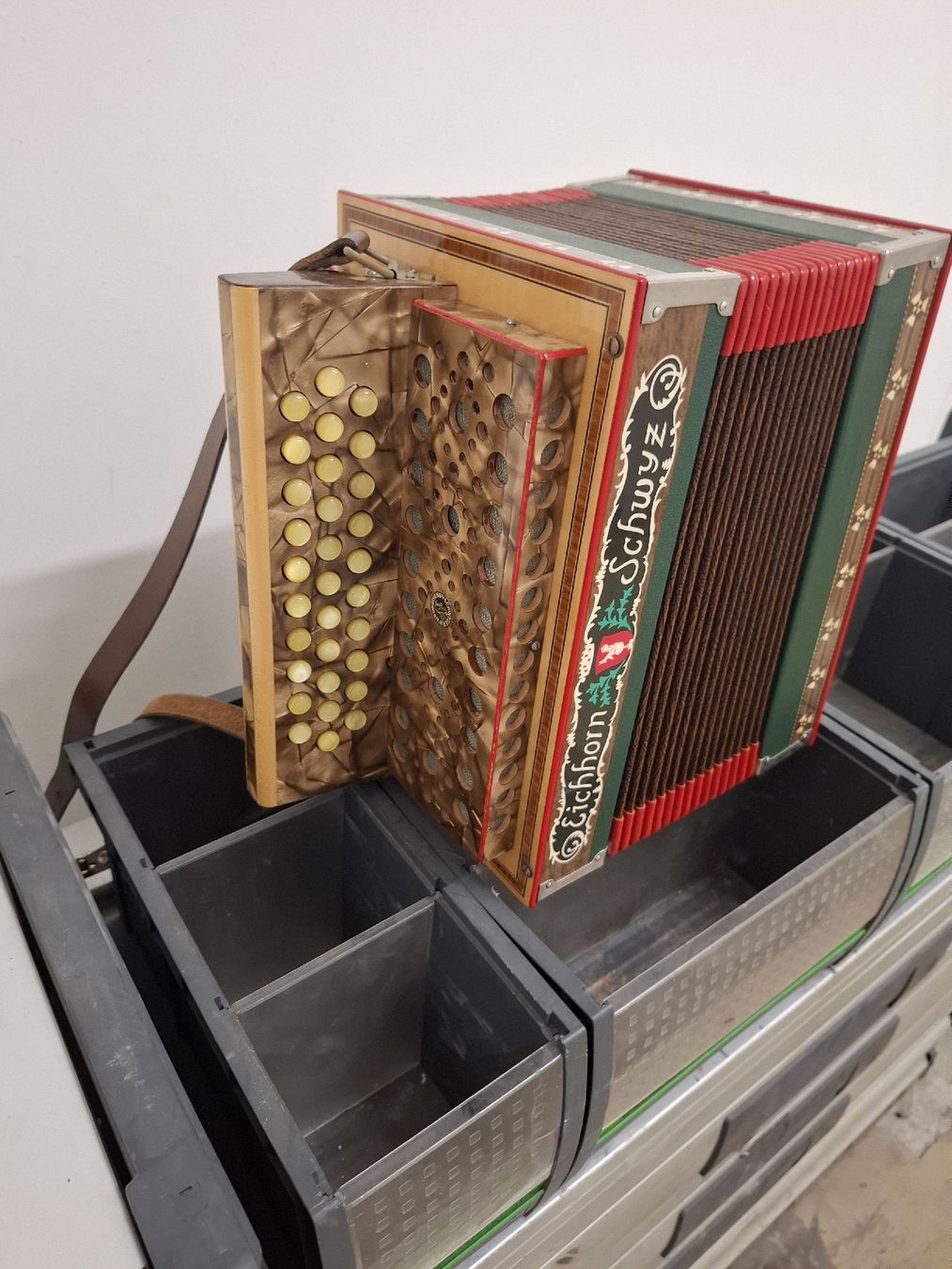 Eichhorn Strumenti musicali: Eichhorn orgeli.ton C – Usato da Villeneuve venduto da BibiVintage