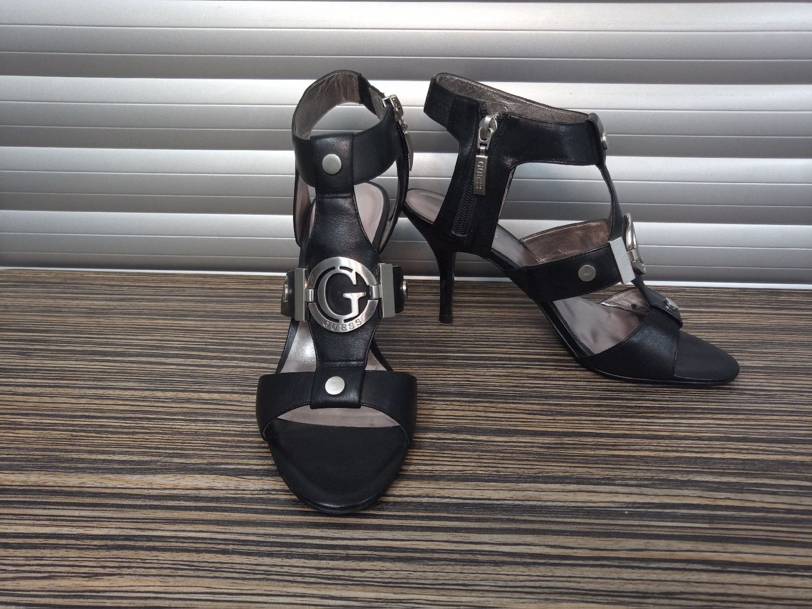 Guess Scarpe da donna: Guess High Heels Gr. 38 Absatz 9cm – Usato da Reiden venduto da Zofi-Brocki