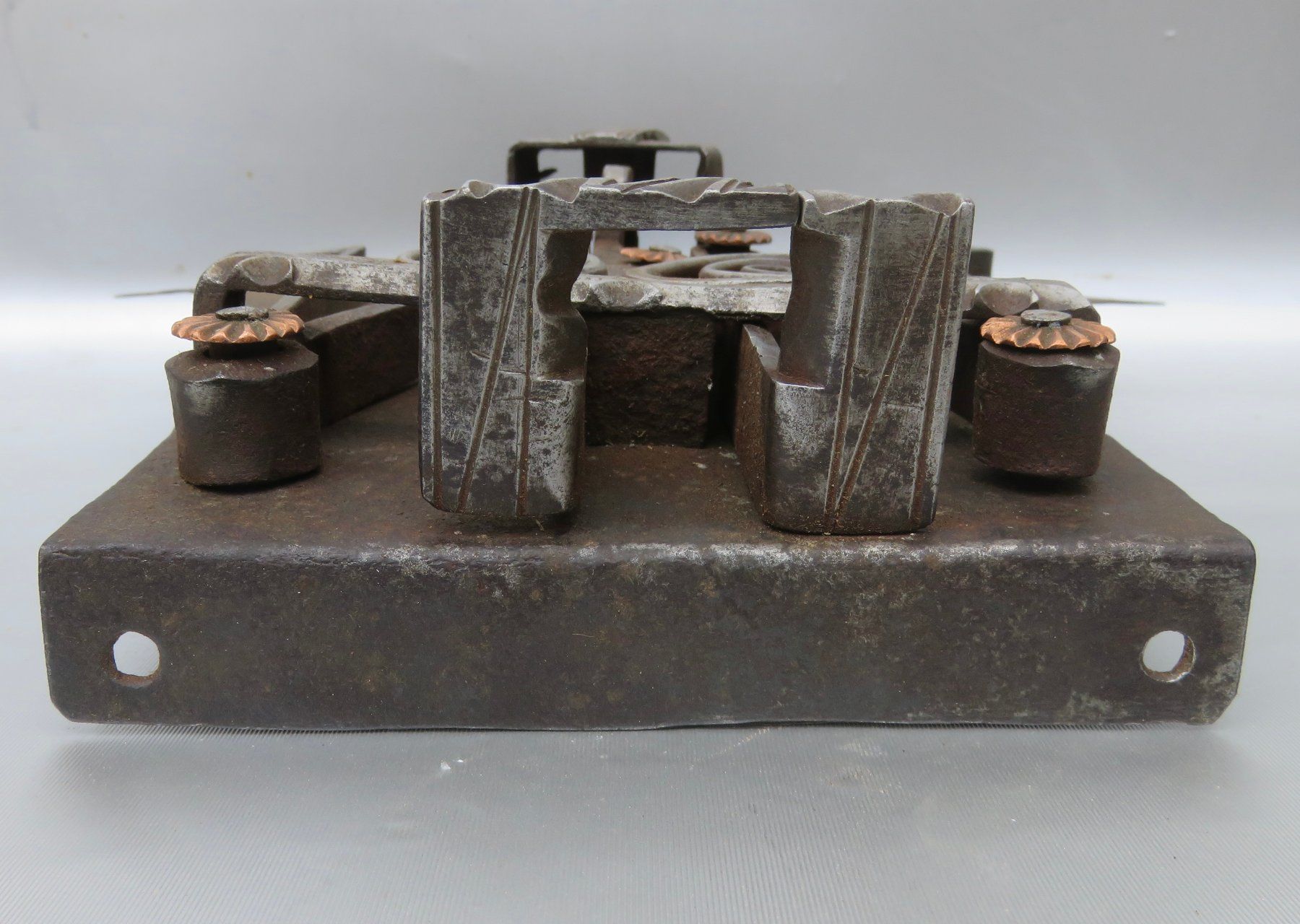 Cadenas: GOTISCHES TRUHENSCHLOSS – D'occasion à BERN par erassmusvonrotterdam 4