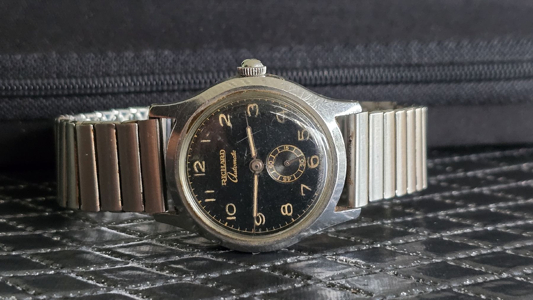 Orologi: Montr Richard Automatic bumper cadran noir  – Usato da Cressier NE venduto da OldwatchNE21