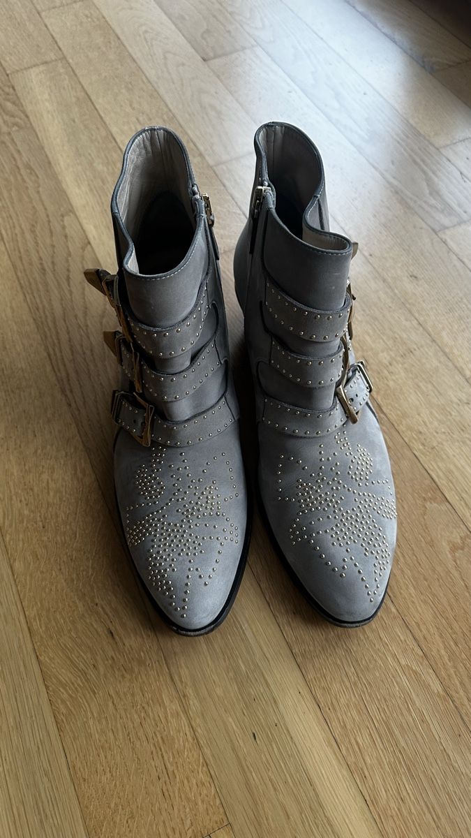 Chloé Herrenschuhe: Chloé Suede Gray Ankle Boots - size 40 – Gebraucht aus Luzern von ida_hv2y