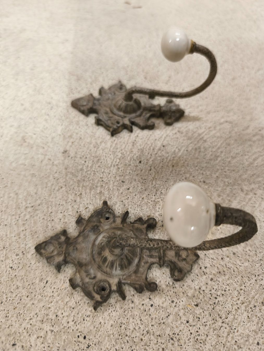 Quincaillerie: Zwei wandhaken shabby chic – D'occasion à Zürich par Jul69 2