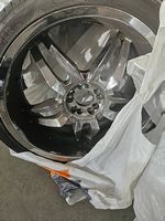 Felgen mit Reifen 265/35 R22 102Y guter Zustand