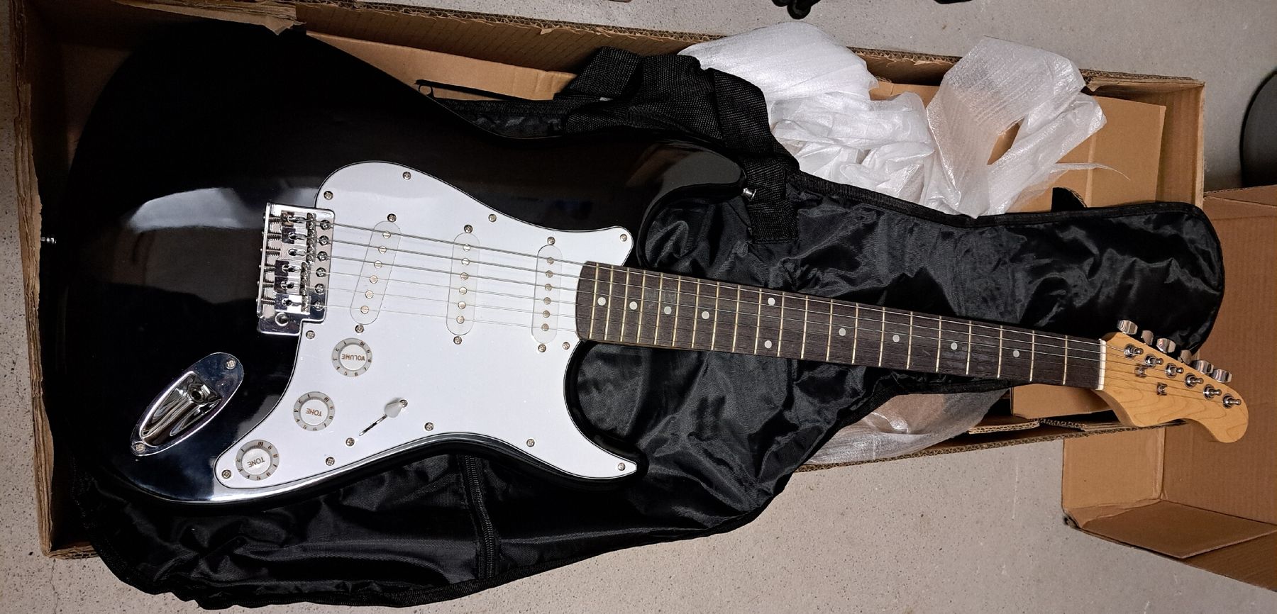 Musikinstrumente: E-Gitarre ab 10 Jahren NEU – Neu (gemäss Beschreibung) aus Unteriberg von Daisy84 7
