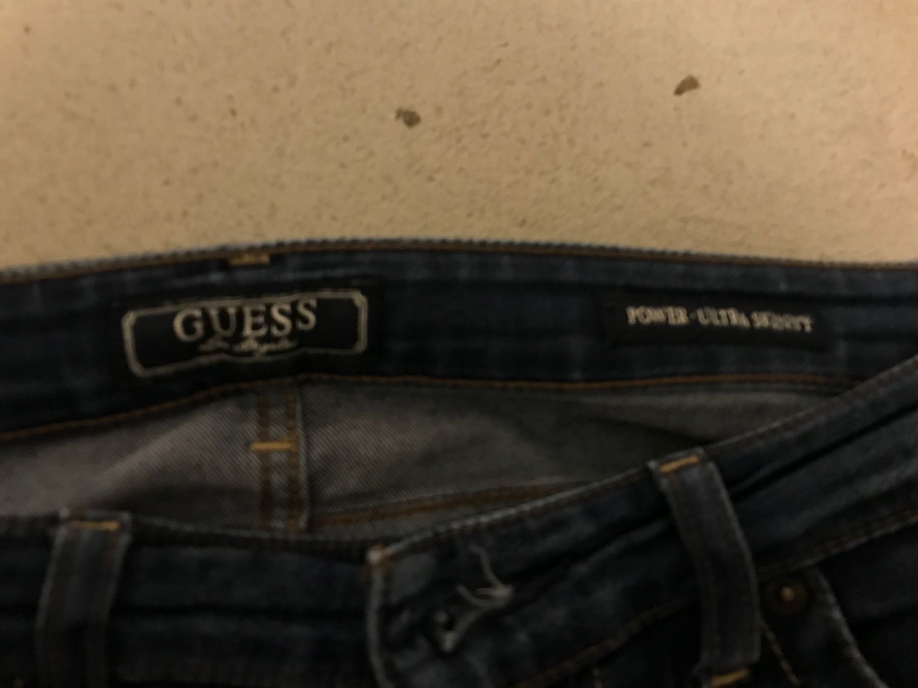 Guess Pantaloni: Guess Hosen – Usato da Wil SG venduto da mar_2jrf 1