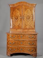 Barocke Aufsatzkommode, wohl Basel um 1740