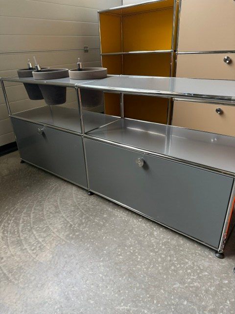 USM Cassettiere: USM Sideboard, mittelgrau, NEU – Nuovo (secondo la descrizione) da Lenzburg venduto da Buerokonz