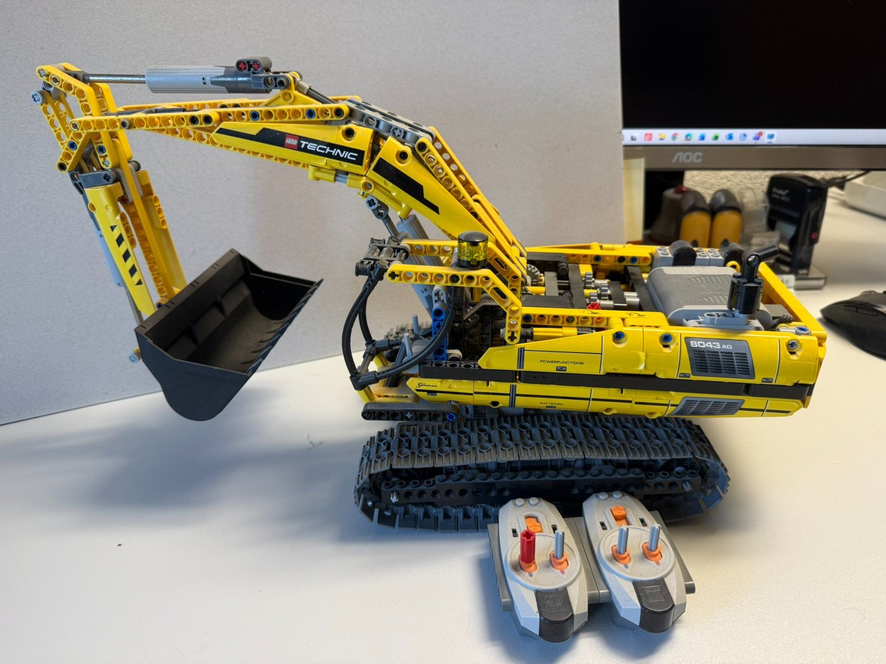 Escavatori: LEGO Technic 8043 Motorisierter Raupenbagger – Usato da Tafers venduto da and_9qnb