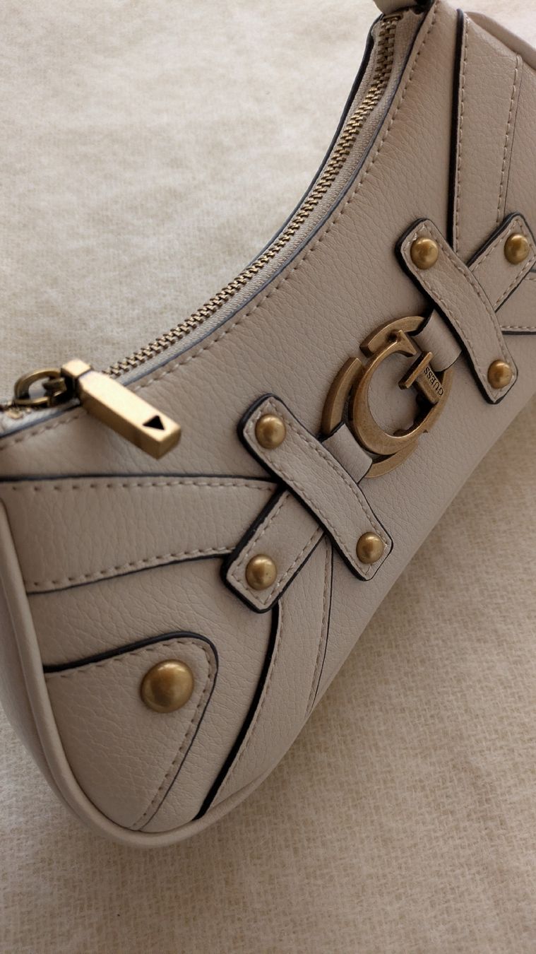 Guess Borse da donna: Guess Schulter Tasche Creme Weiss – Usato da Trüllikon venduto da NAURELIJ 3