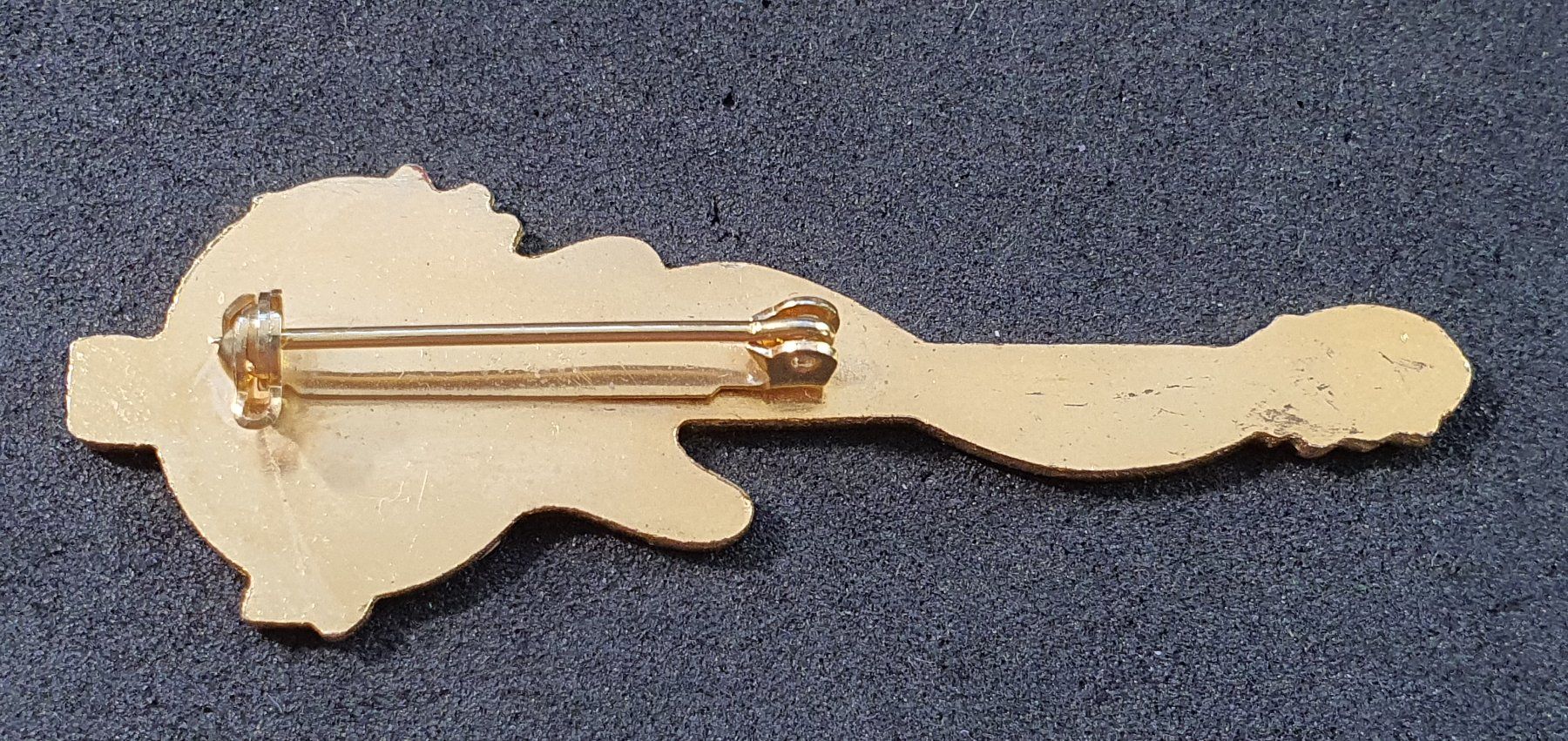 Spille & Fermagli: BB570 - Brosche Hard Rock CAFE DUBAI / Gitarre – Usato da Reinach BL venduto da Boston-Verkauf 1