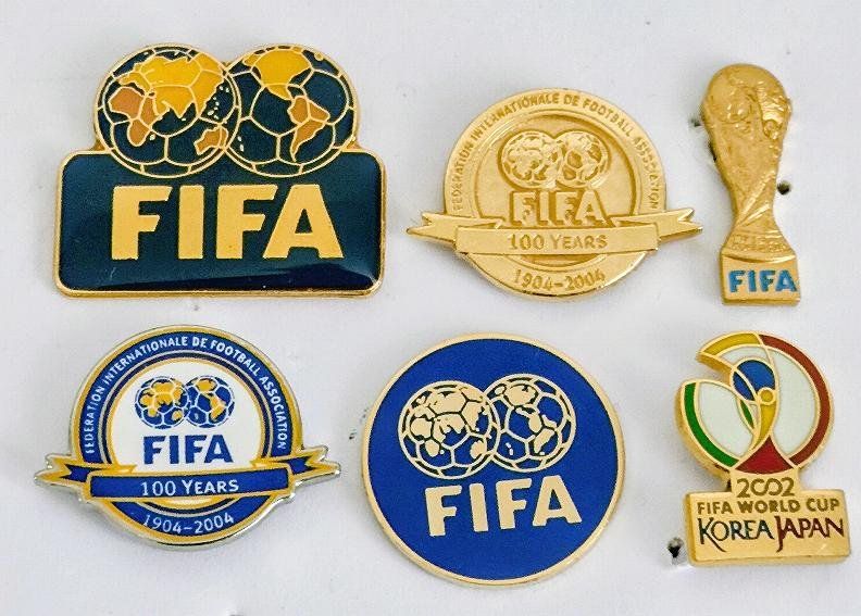 Fifa Plaketten & Abzeichen: 6 FIFA Pins – Gebraucht aus Pfäffikon ZH von Colacity