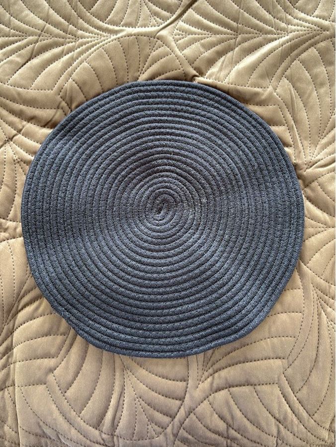 Ikea Set di tavolo e panche: Rundes Tischset, Untersetzer blau – Usato da Zwillikon venduto da Eni88