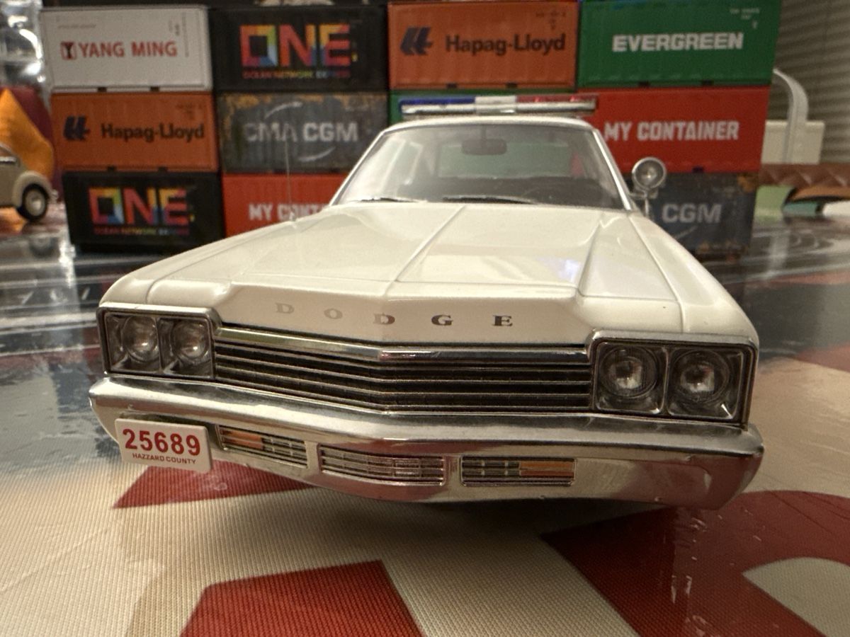 Dodge Modellini d'auto: Dodge Sheriff Hazzard County weiss Polizeiauto – Usato da Basel venduto da Zomeg 2