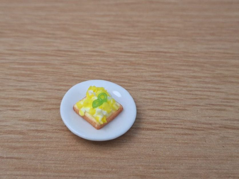 Case e mobili per bambole: Ei Schnittlauch Canape auf Keramik Teller, Handmade – Nuovo (secondo la descrizione) da Zürich venduto da HandmadeTinyFood 2