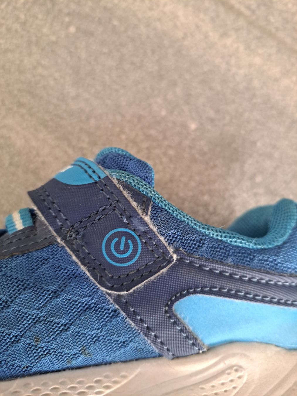 Geox Chaussures garçon: Geox Schuhe Gr 28 mit Lichteffekt – D'occasion à Bünzen par nagyagi111mail 3