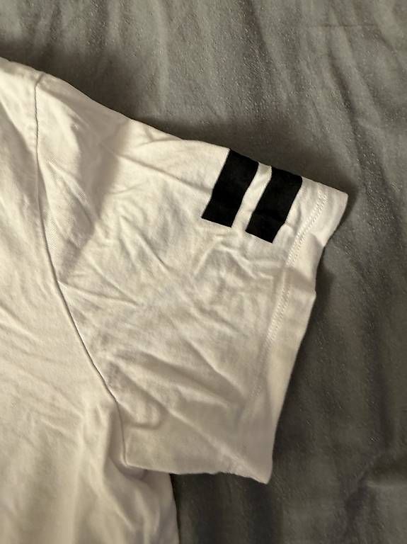 T-shirt: Weisses T-Shirt mit Details – Usato da Wädenswil venduto da dom_pz5d 1