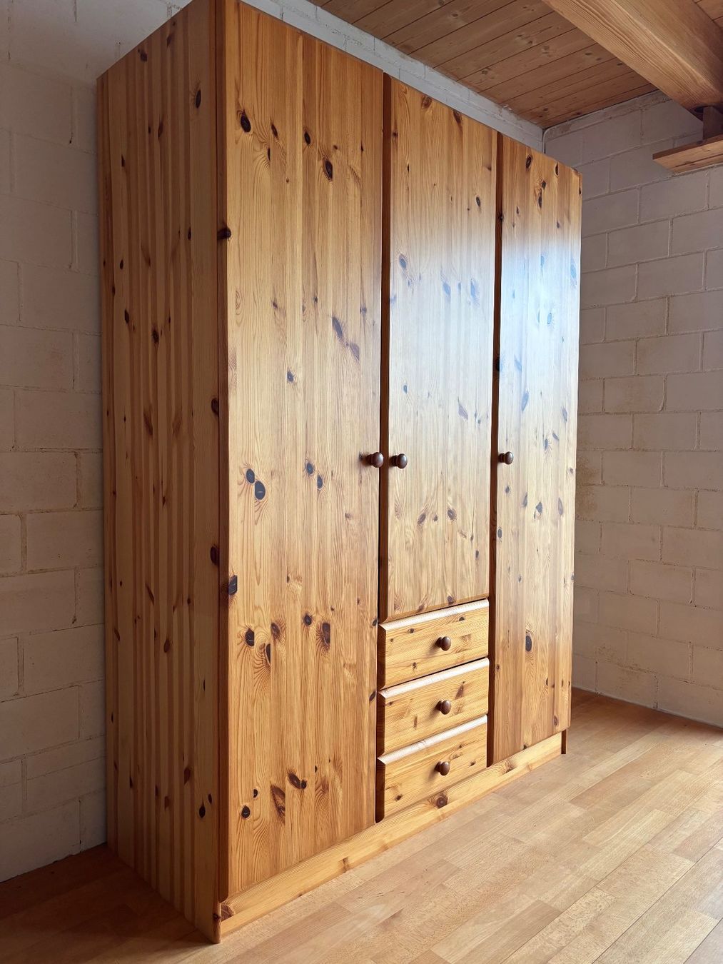 Armadi: Kleiderschrank – Usato da Winterthur venduto da Edma4750