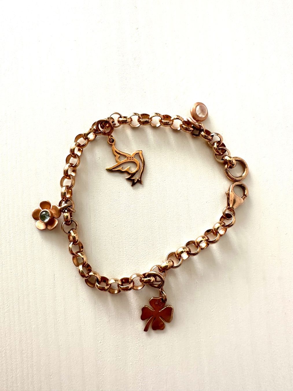 Armbänder & -reifen: Vergoldetes Charm- Armband – Gebraucht aus Affoltern am Albis von Sveta75