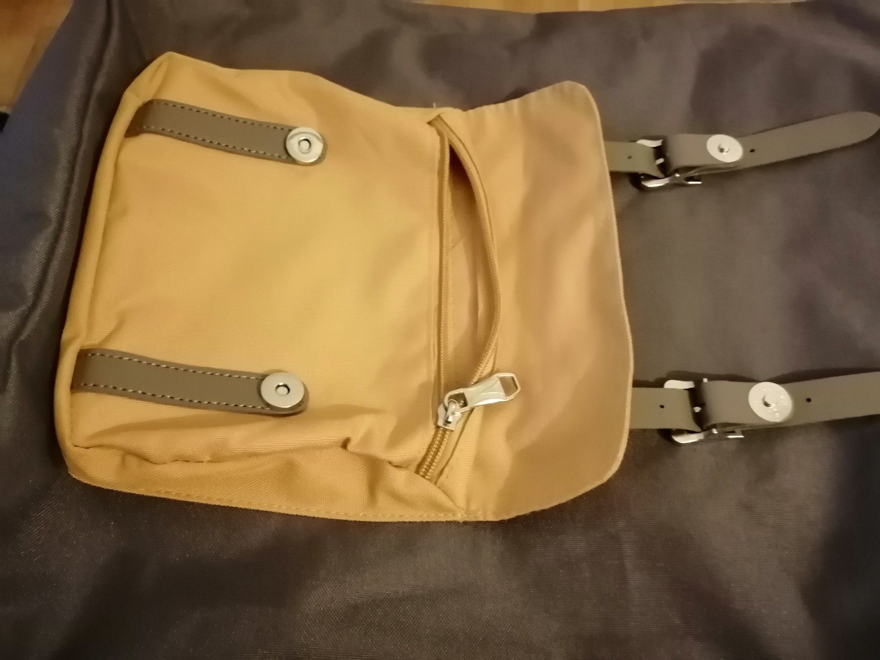 Zaini: Freizeitrucksack senfgelb und braun Unisex – Usato da Uster venduto da zebralino 2
