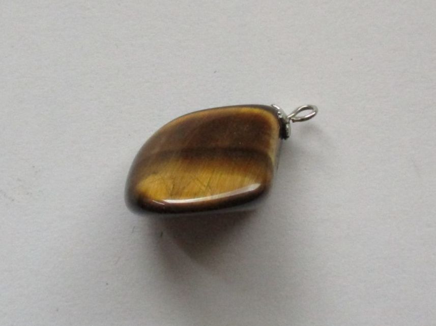 Minerali & Pietre curative: Pendentif oeil de tigre véritable – Usato da La Sarraz venduto da plu_v9cf
