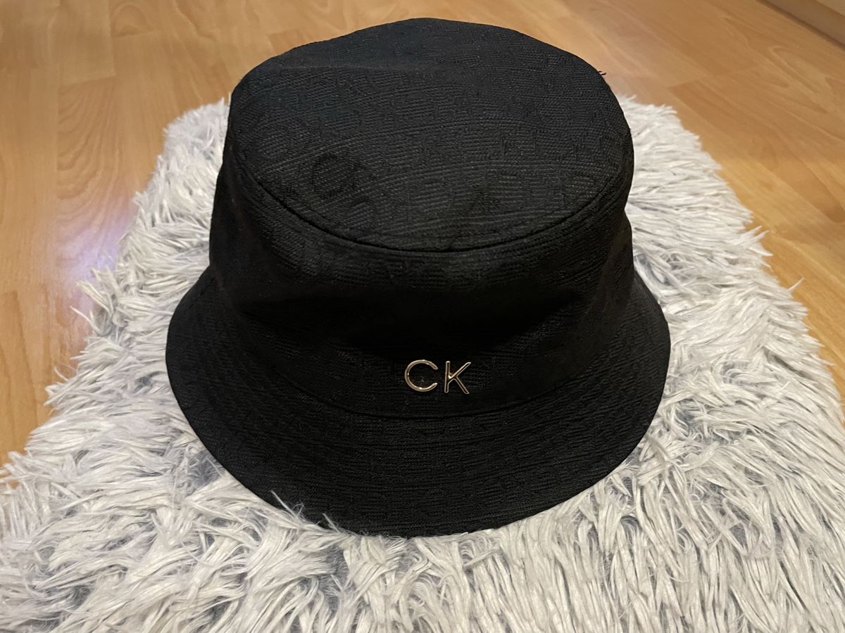 Calvin Klein Copricapi, berretti & cappellini: Schwarzer Calvin Klein Fischerhut – Nuovo (secondo la descrizione) da Zug venduto da alex___4 1