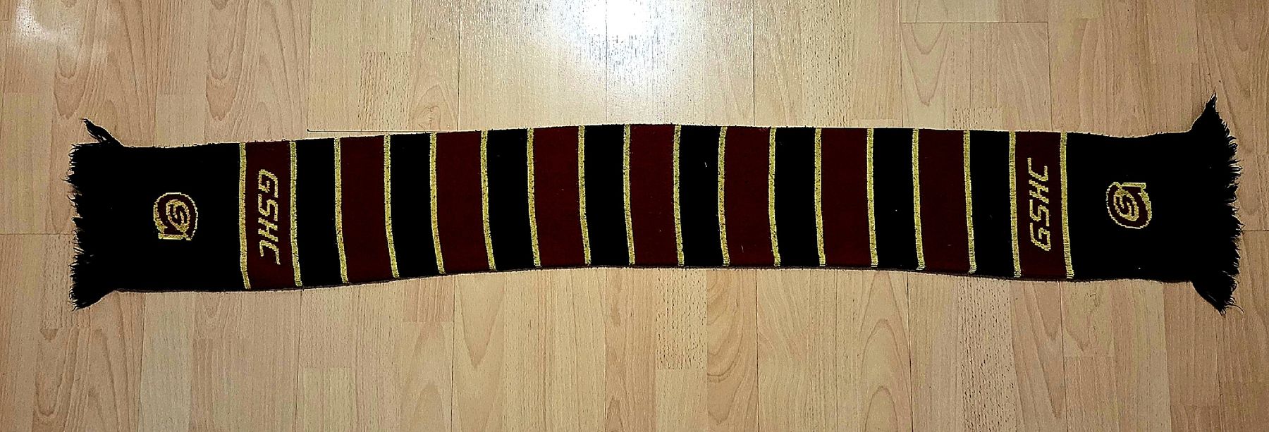 Foulard & Sciarpe: Écharpe GSHC Genève-Servette - logo Retro - Rayée – Usato da Genève venduto da Adrian2892 1