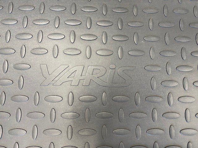 Toyota Tappeti & Tappetini: Kofferraummatte Toyota Yaris – Nuovo (secondo la descrizione) da Au ZH venduto da ausee01 1