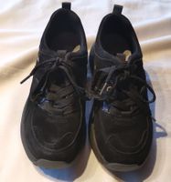 Schwarze Sneaker UK Gr.6 -  EU Gr. 39